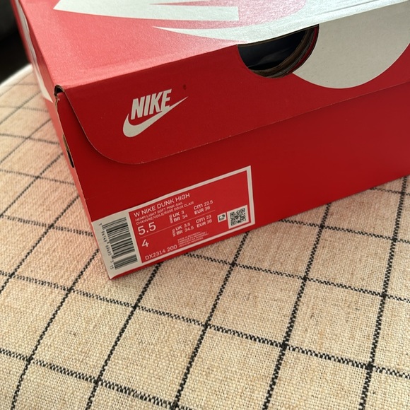 Nike Dunk High - Picture 4 of 4